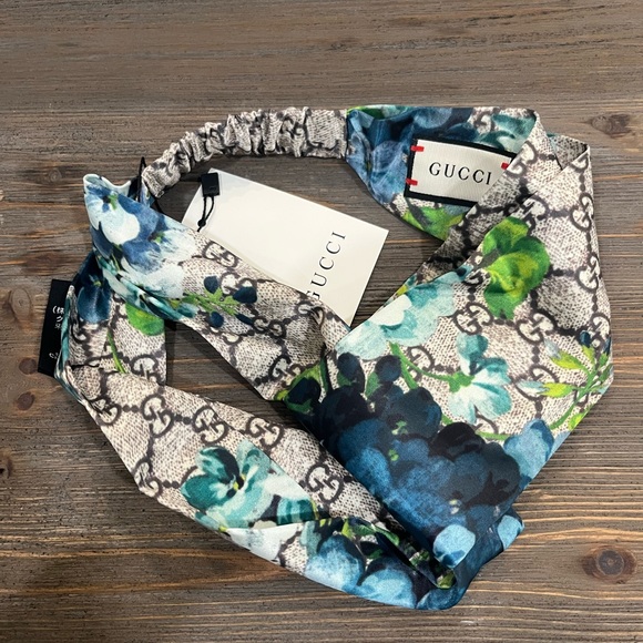 Accessories - NWT floral headband